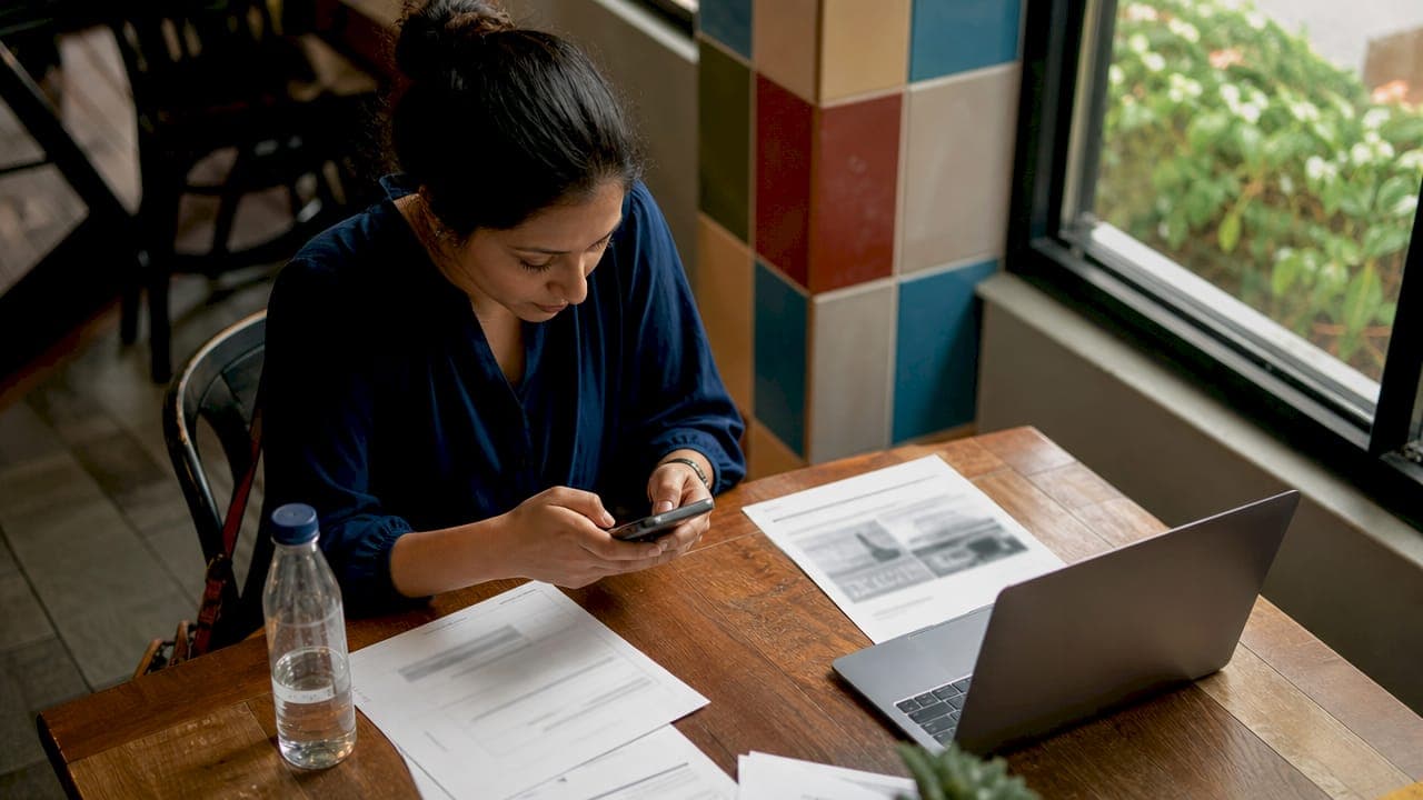 Why Employees Ignore Company Updates: A Manager's Guide